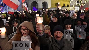 Lenkai dainomis protestavo prie&scaron; teismų reformas