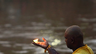 Šimtai tūkstančių tikinčiųjų Malaizijoje švenčia hinduistų festivalį