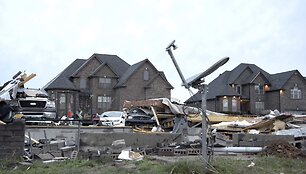 Tornadas ir potvyniai Centrinėje JAV dalyje
