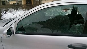 I&scaron;daužti automobilio langai 