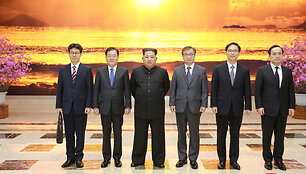 Kim Jong Unas su delegacijos i&scaron; Pietų Korėjos nariais