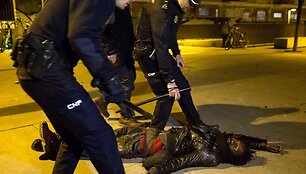 Madride po gatvės prekiautojo mirties įsiplieskė neramumai