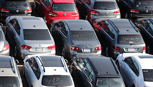 Senų &bdquo;Volkswagen&ldquo; ir &bdquo;Audi&ldquo; automobilių aik&scaron;telė Kalifornijos dykumoje