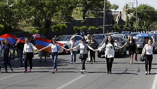 Armėnijos opozicijos &scaron;alininkai blokuoja eismą Jerevane