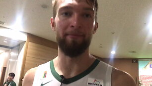 dsabonis-sunkiai-gaude-kvapa-ant-koju-pastate-grikiu-dieta