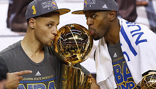 Taip atrodo NBA trofėjus, kurį &bdquo;Warriors&ldquo; praėjusį sezoną i&scaron;kovojo tapę čempionais