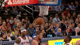 jonas-valanciunas-niujorke-buvo-sunkiai-sustabdomas-o-raptors-svente-pergale