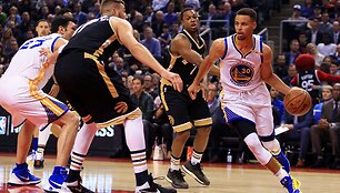 Jonas Valančiūnas ir Stephenas Curry