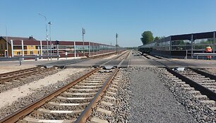 &bdquo;Rail Baltica&ldquo; linijoje montuojamos garsą sugeriančios sienutės, bėgių triuk&scaron;mo slopintuvai ir antivibraciniai paklotai
