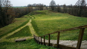 Bakainių piliakalnis