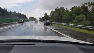 Penkių automobilių avarija greitkelyje Vilnius&ndash;Kaunas