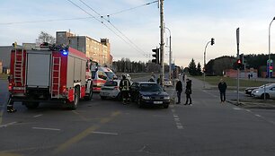 Policijos automobilio ir &bdquo;Audi&ldquo; avarija Vilniuje