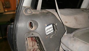 Muitininkai aptiko automobilyje i&scaron;slapstytus kontrabandinius rūkalus
