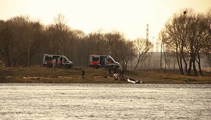 Nuo tilto Kaune nukritusio asmens gelbėjimo operacija