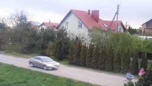 Automobilių eismas Ramučių Parko gatvėje