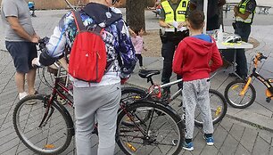 Kauniečiai domėjosi saugiu elgesiu kelyje: aktualiausios &ndash; važiavimo paspirtuku taisyklės