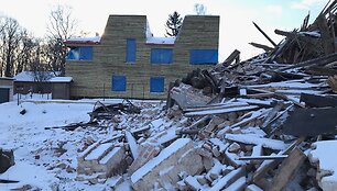 J.Kraucevičiaus vila prie&scaron; ir po griovimo darbų