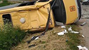 &bdquo;Lexus&ldquo; ir mokyklinio autobuso avarija Poderi&scaron;kiuose