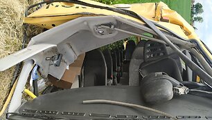 &bdquo;Lexus&ldquo; ir mokyklinio autobuso avarija Poderi&scaron;kiuose