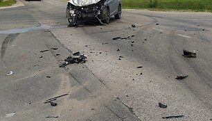 &bdquo;Lexus&ldquo; ir mokyklinio autobuso avarija Poderi&scaron;kiuose