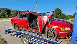 Kretingos rajone vertėsi kiek įkau&scaron;usio jaunuolio vairuojamas automobilis