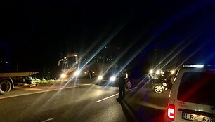 Netoli Trakų susidūrė &bdquo;Mini&ldquo; ir motociklas