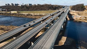 Kauniečiams palengvės – atidarytas laiko sutaupysiantis greitkelio tiltas per Nerį