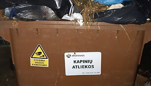 Atliekų konteineris prie Dvarčėnų kapinių