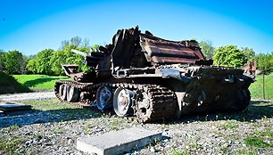  Kaune eksponuojamas Ukrainoje sunaikintas rusų tankas T-72B