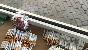 Cigaretes slėpė bar&scaron;čiuose