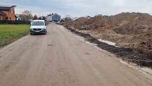 Už sąvartos zonos esančios Romaini&scaron;kių gatvės ir jos &scaron;alutinių gatvių būklė