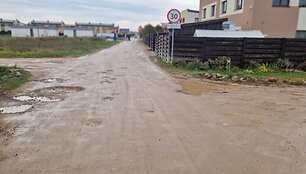 Už sąvartos zonos esančios Romaini&scaron;kių gatvės ir jos &scaron;alutinių gatvių būklė