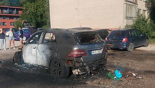 Kaune užsiliepsnojęs automobilis apgadino dar kelias ma&scaron;inas