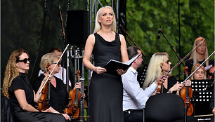 Romo Kalantos aukai atminti skirtas koncertas Kauno muzikinio teatro sodelyje