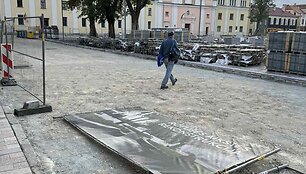 Kauno Rotu&scaron;ės aik&scaron;tėje perklojami ta&scaron;yti akmenys