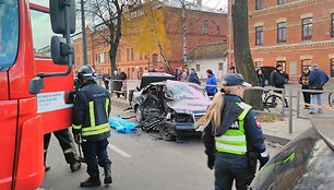 Avarija Kauno Juozapavičiaus prospekte: žuvo mergina
