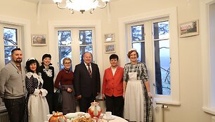 Kačerginėje pristatyta atgimusi prie&scaron;kario vila