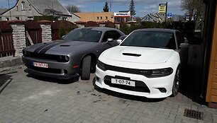 I&scaron; automobilių meistro kiemo Kretingoje pavogti &bdquo;Dodge&ldquo; automobiliai