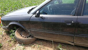 Jonavos rajone &bdquo;Audi&ldquo; nuvažiavo į griovį