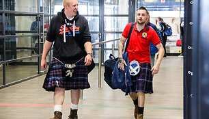 &Scaron;kotų futbolo fanai Kauno oro uoste