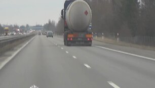 56e68eaab47b2video_56e68e9563d9a