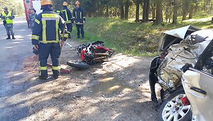 Susidūrė motociklas &bdquo;Suzuki&ldquo; ir lengvasis automobilis &bdquo;Audi&ldquo;