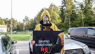 Dėl sklindančio kvapo Ramučių gyventojai susirinko į protestą
