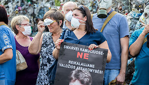 Dėl sklindančio kvapo Ramučių gyventojai susirinko į protestą