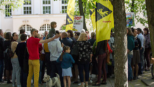 Prie&scaron; naują kelią sukilusi &Scaron;ančių benruomenė atvyko į projekto pristatymą