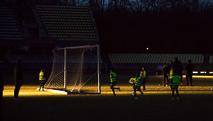 Kaune unikalus eksperimentas: futbolas tamsoje