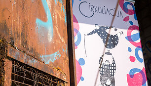 &Scaron;ilainiuose surengta teatralizuota spaudos konferencija