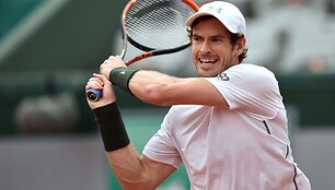 Andy Murray prie&scaron; Johną Isnerį