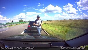 ceceno-vairuojamas-bmw-lietuvos-keliais-skrido-188-kmval-greiciu