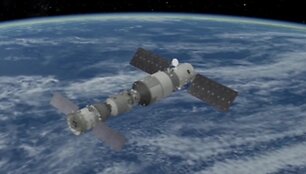 du-kinijos-astronautai-issilaipino-eksperimentineje-orbitineje-laboratorijoje